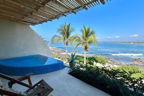 A hot tub with a view of the ocean and palm trees. - Luxury Sofia 6 in luxury condo (La Majahua)