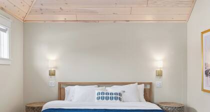 Lakefront Family Studio Sleeps 6