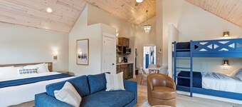 Lakefront Family Studio Sleeps 6