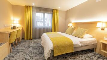 Comfort Room | In-room safe, desk, blackout curtains, free WiFi