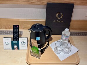 Coffee and/or coffee maker - Logis Hôtel Restaurant & Spa Au Soleil (Wettolsheim)