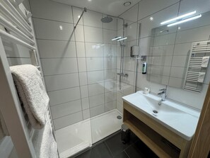 Comfort Room | Bathroom - Logis Hôtel Restaurant & Spa Au Soleil (Wettolsheim)