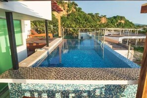 Pool - Oceanfront house with pool · Best Sunset (Aticama)
