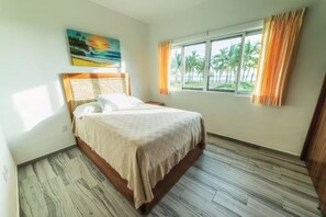 Free WiFi, bed sheets - Oceanfront house with pool · Best Sunset (Aticama)