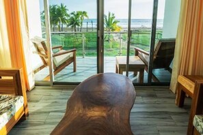 Interior - Oceanfront house with pool · Best Sunset (Aticama)