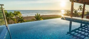 Oceanfront house with pool · Best Sunset