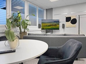 Interior - Gesamte Unterkunft · 3 Privatzimmer · Parkplatz (Nürtingen)