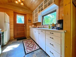 Interior - Charming 1-bedroom cabin with AC in beautiful Brainerd Lakes Area (Merrifield)