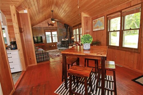 Charming & Spacious  1-bedroom cabin in the heart of the Brainerd Lakes Region
