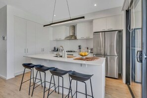 Private kitchen - Oceanview Luxury with Dedicated Workspace (Taperoo)