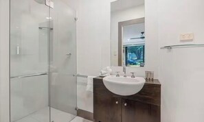 Shower - McLaren Flat Studio (McLaren Flat)