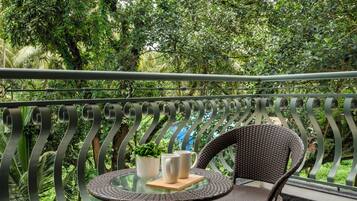 Apartment, 2 Bedrooms, Balcony | Outdoor dining