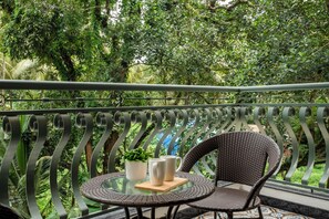 Outdoor dining - Staymaster Veridian Luxury 2BR (Calangute)