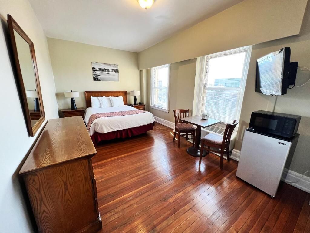 Basic Double Room, 1 Queen Bed, Non Smoking, City View | Iron/ironing board, free WiFi