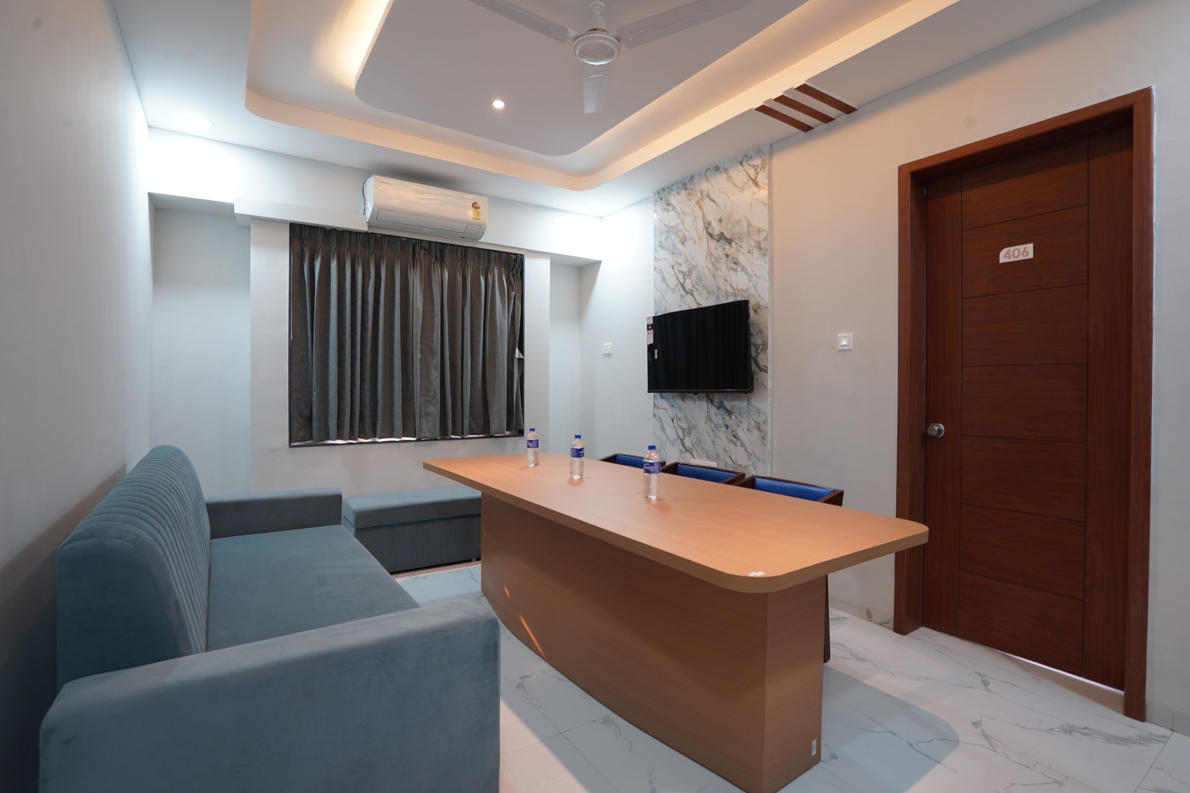 Deluxe Double Room, Patio, City View | Interior