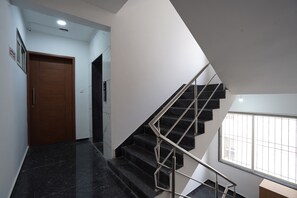 Habitación doble Deluxe, patio, vista a la ciudad | Interior