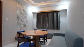 Doppia Deluxe, patio, vista città | Ristoranti