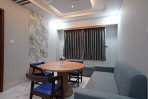 Deluxe Double Room, Patio, City View | Dining - PALMERA INN (Pune)