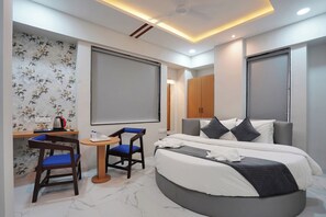 Deluxe Double Room, Patio, City View