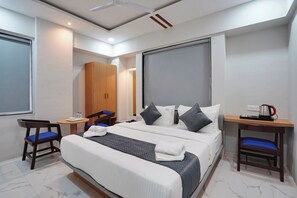 Deluxe Double Room, Patio, City View - PALMERA INN (Pune)