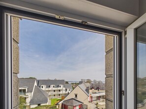 Interior - Sea-view apartment for 3, 200m from the beach (Fouesnant)