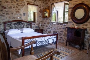 Room - Rosso Antico Tower by ΜΡS (Kotronas)