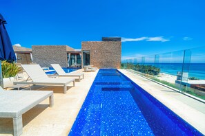 Outdoor pool - 2 BR Roof Pool & Gym - Cruz con Mar 406 (Playa del Carmen)