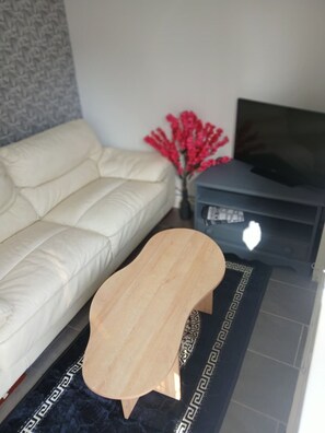 Appartement familial, Plusieurs lits, salle de bain privée, vue sur le jardin | Intérieur