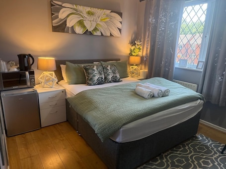 Tabla de planchar con plancha y wifi gratis . RS Prime Homestay