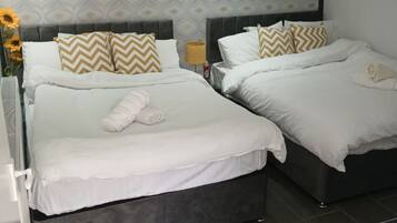 Familie appartement, meerdere bedden, privébadkamer, uitzicht op tuin