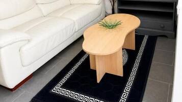 Familienapartment, Mehrere Betten, eigenes Bad, Gartenblick | Wohnbereich