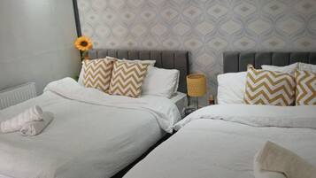 Familie appartement, meerdere bedden, privébadkamer, uitzicht op tuin