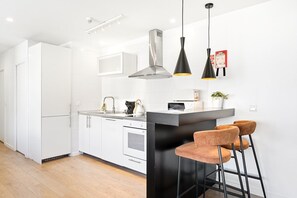 Refrigerador, microondas, horno y lavavajillas 