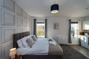 Iron/ironing board, travel cot, WiFi, bed sheets - Contractor Room • Kitchen • Central Spot (Neath Port Talbot Principle Area)