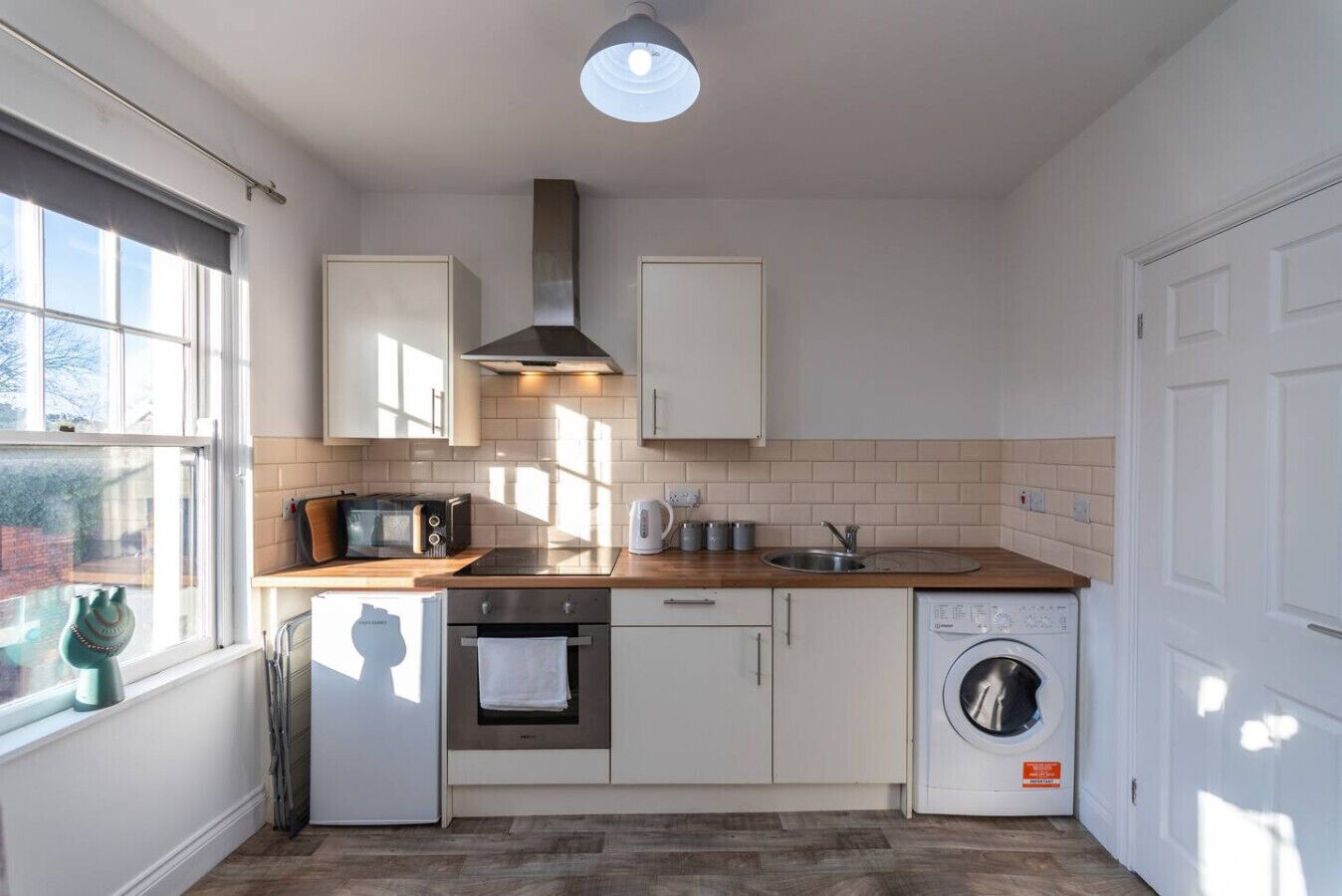 Refrigerador, microondas, horno, placa de cocina