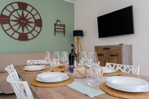 Dining - Villa 'Marta Punta Prosciutto' with Sea View, Wi-Fi and Air Conditioning (Punta Prosciutto)