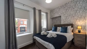 Iron/ironing board, WiFi, bed sheets