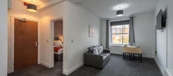 Contractor Room • Kitchen • Central Spot