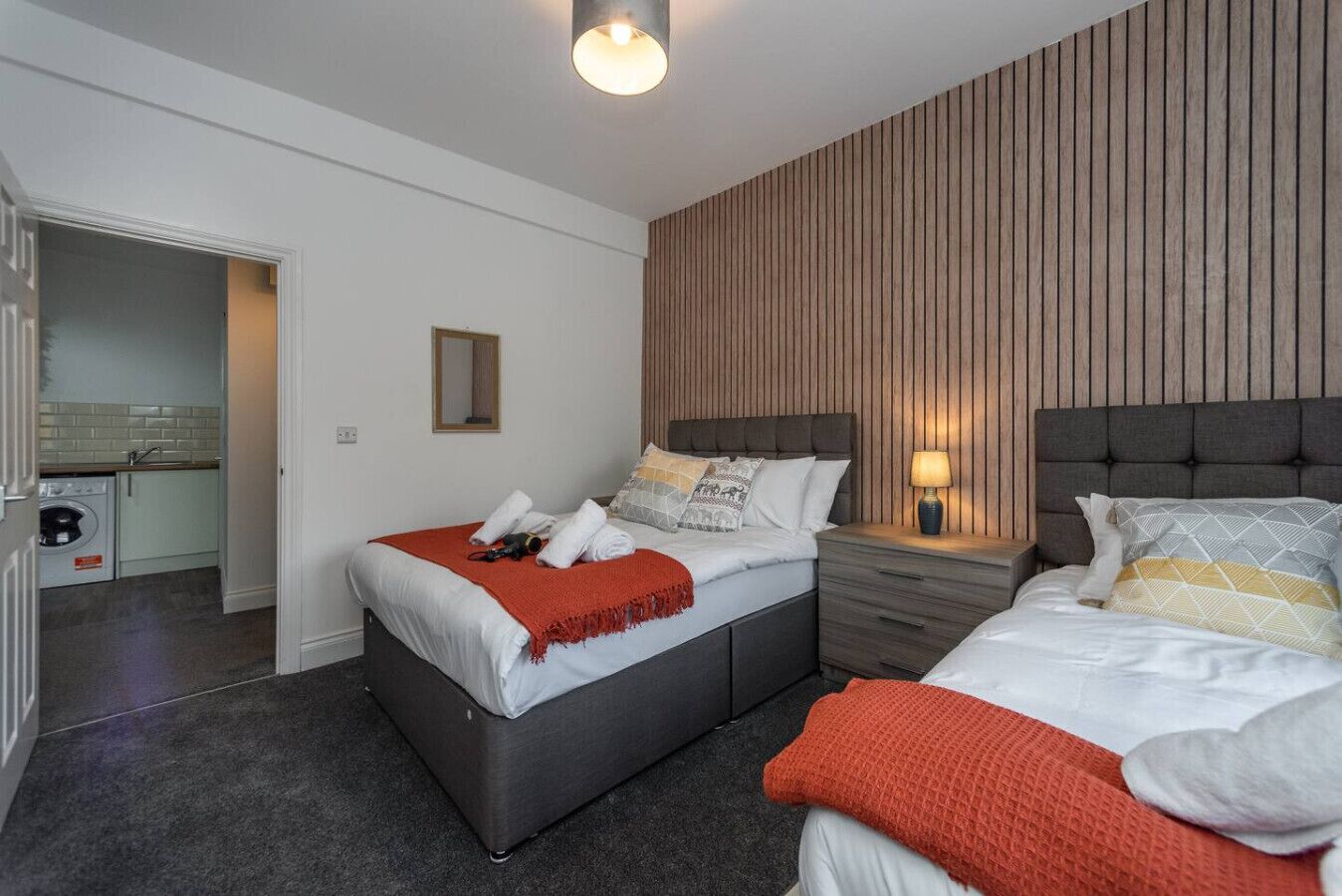 Iron/ironing board, WiFi, bed sheets