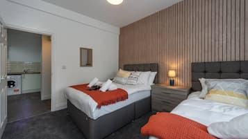 Iron/ironing board, WiFi, bed sheets