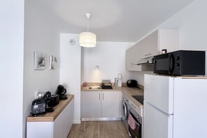 Kühlschrank, Mikrowelle, Toaster