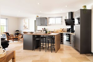 Fridge, microwave, oven, stovetop - Les Choux - Royan 900 m plage de la Grande Conche (Royan)