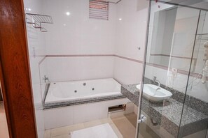 Deluxe Suite, Balcony, City View | Bathroom - Garcia Palace Hotel (Sinop)