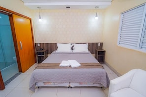Suite Deluxe, balcone, vista città | Una cassaforte in camera, Wi-Fi gratuito