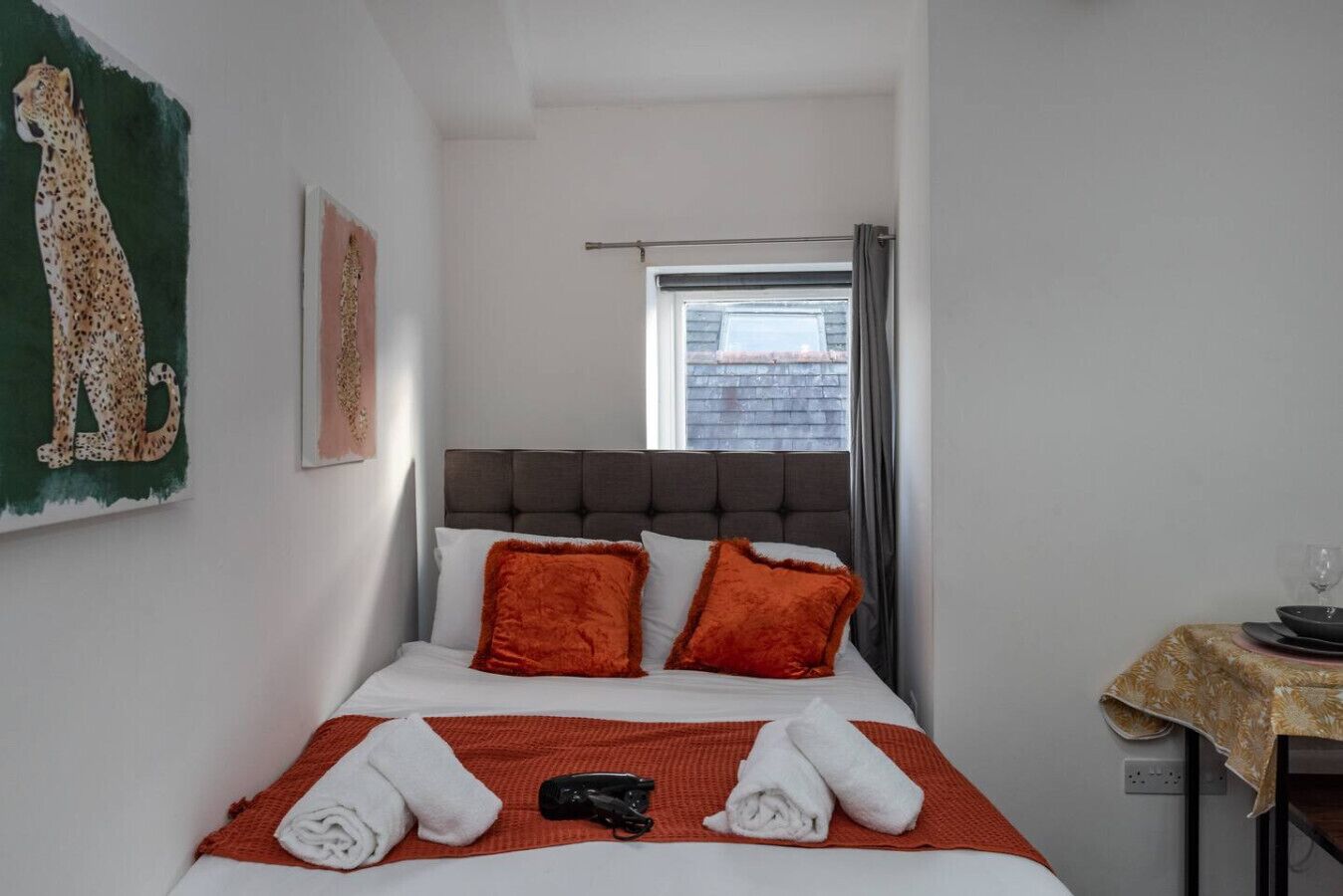 Iron/ironing board, WiFi, bed sheets