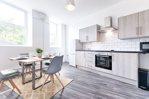 2-Bed Apt • Kitchen • Parking • Ground Floor