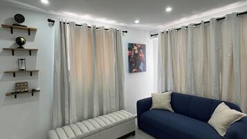 Deluxe Apartment, Ocean View | Living area