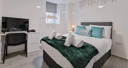 2 Bed • 2 En-Suites • Kitchen • Contractor Base