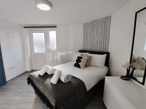 Iron/ironing board, travel crib, WiFi, bed sheets