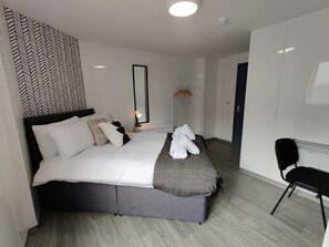 Iron/ironing board, travel crib, WiFi, bed sheets